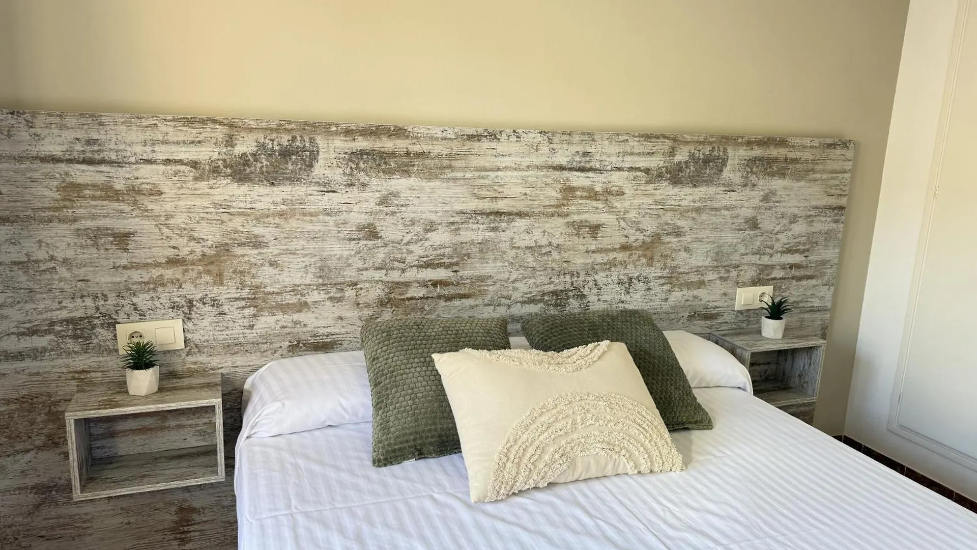 Agi Sant Jordi Apartment Roses 0*,